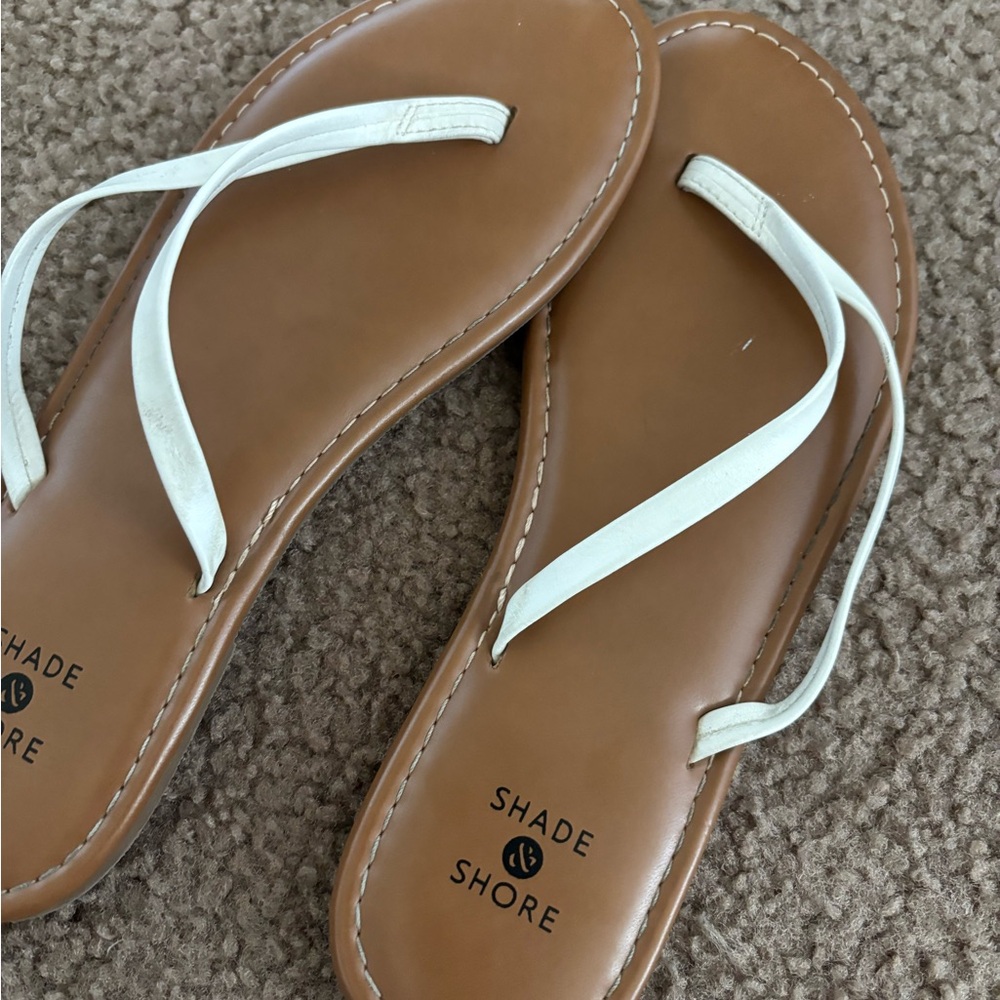 Shade & Shore Women's Tan Flip Flops